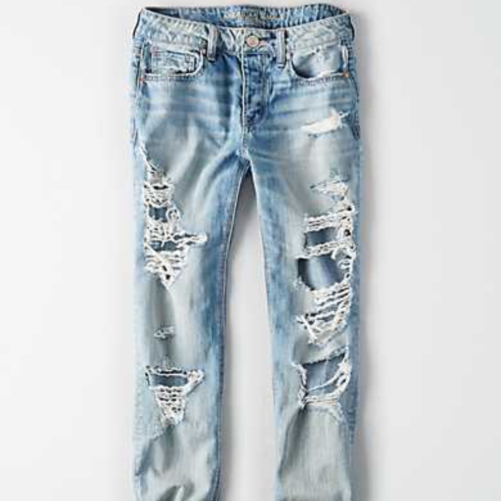 American Eagle Tomgirl Boyfriend Distressed Jeans